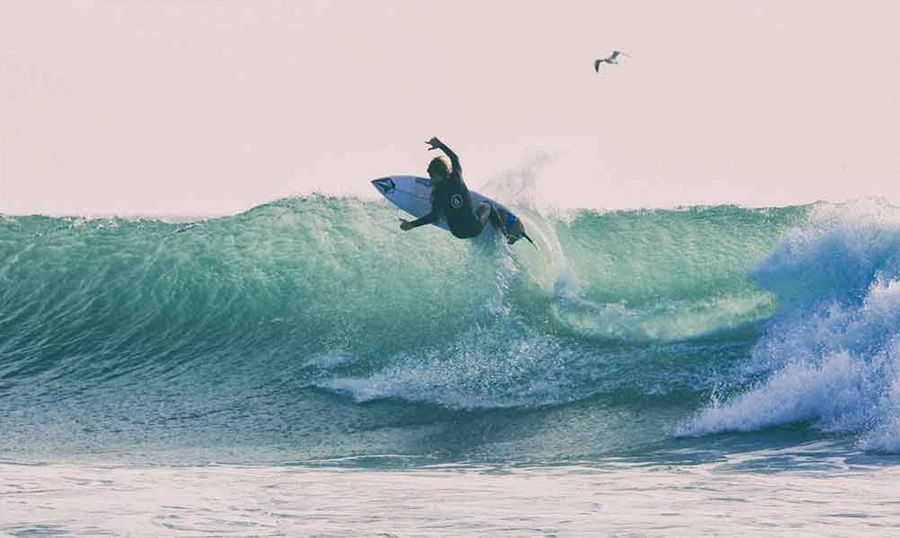 Le surfeur du Maroc: là où l’océan réveille l’âme - Maghrib Explor